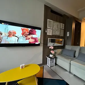 beautiful-1bed-condo-nr-airport-moa-makati-bay.angeleshotels.net/
